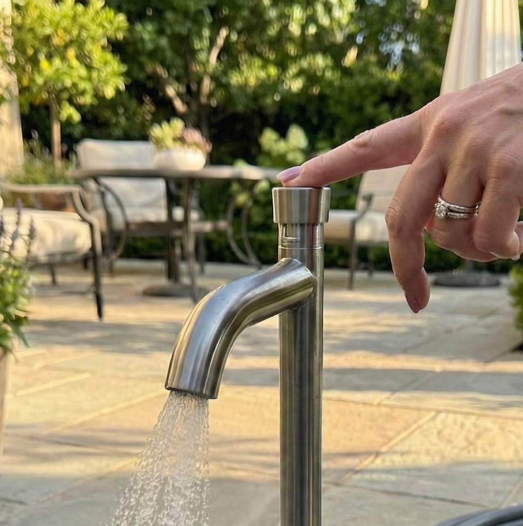 Foot Fountain 30-second auto shut-off button close-up